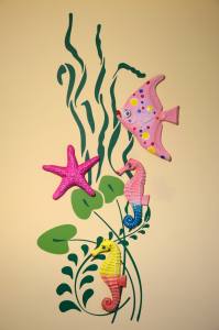 Wasserpflanze Wandtattoo mit dekorativen Meerestieren 